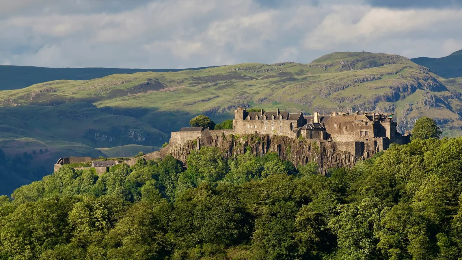 Banner image of Signature: Scotland’s Edinburgh, the Highlands & Loch Lomond