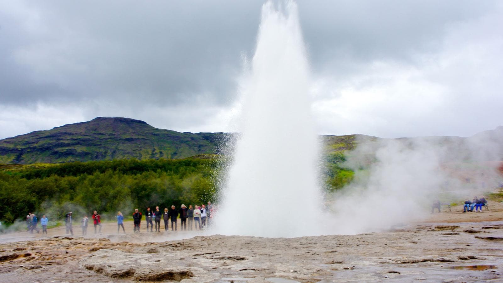 Banner image of Iceland: Waterfalls, Hot Springs & Hiking Volcanic Landscapes