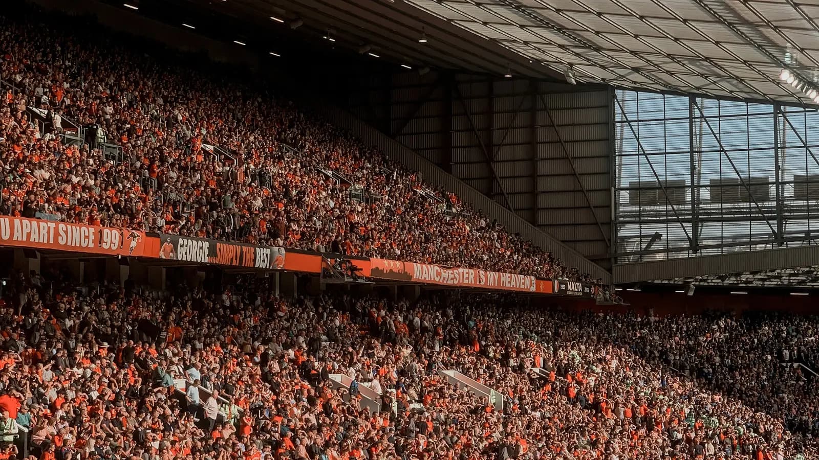 Banner image of Manchester United: From the Stands to the Streets