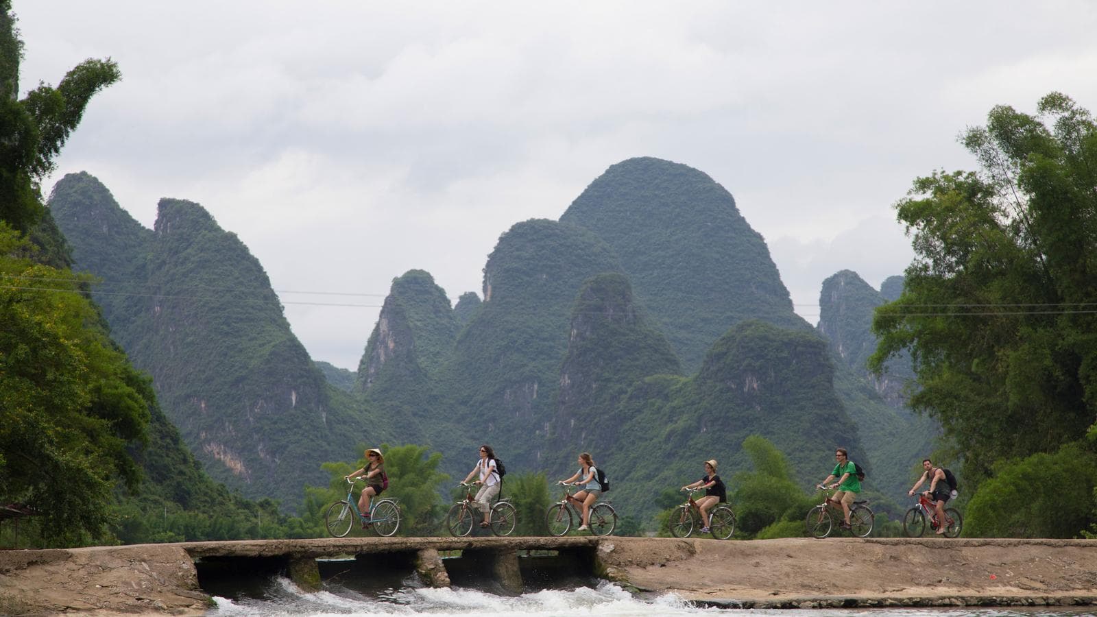Banner image of China: National Parks & Vibrant Cities