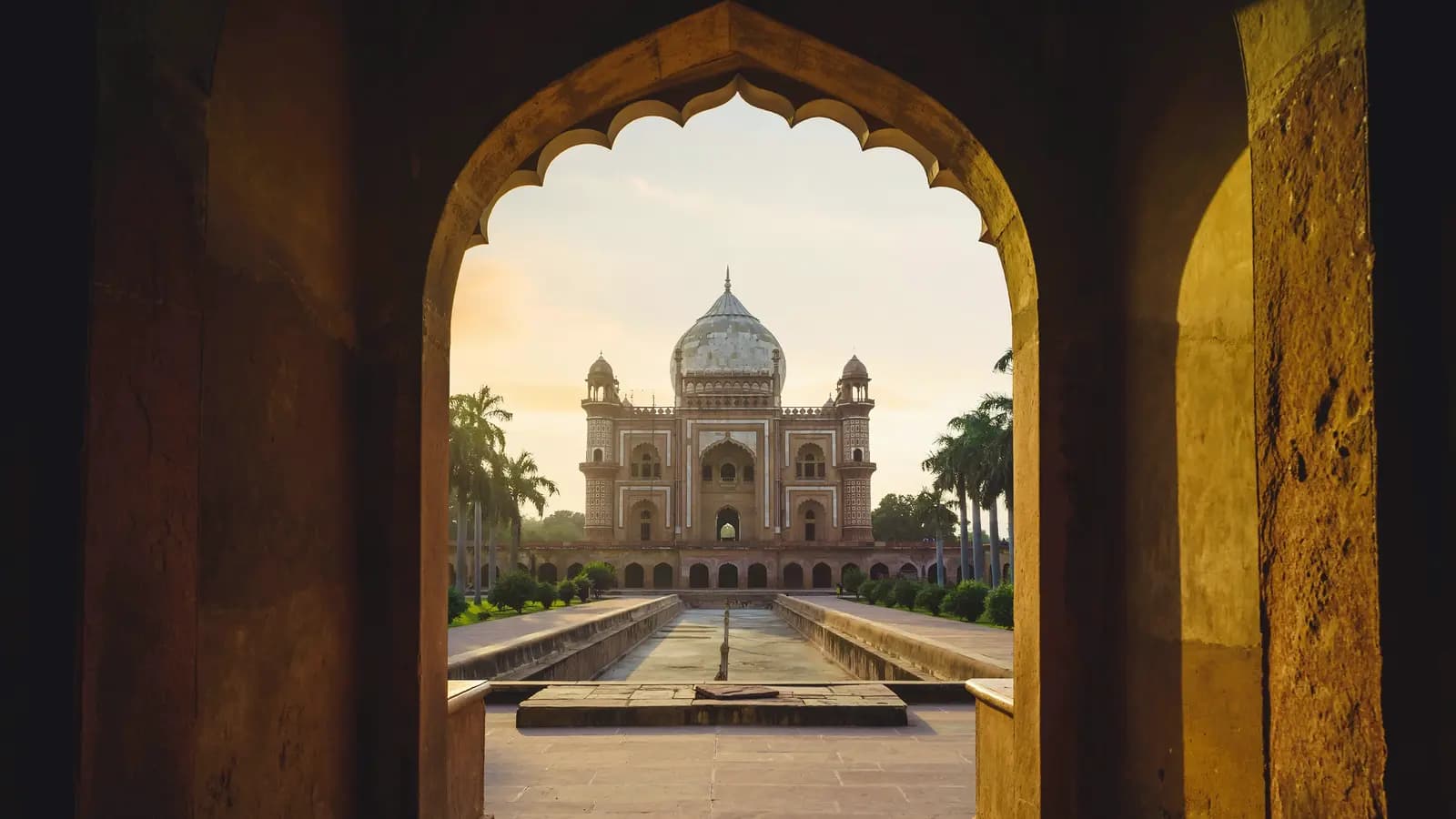 Banner image of Signature: India & Nepal, Taj Mahal, Ganges & Himalayas